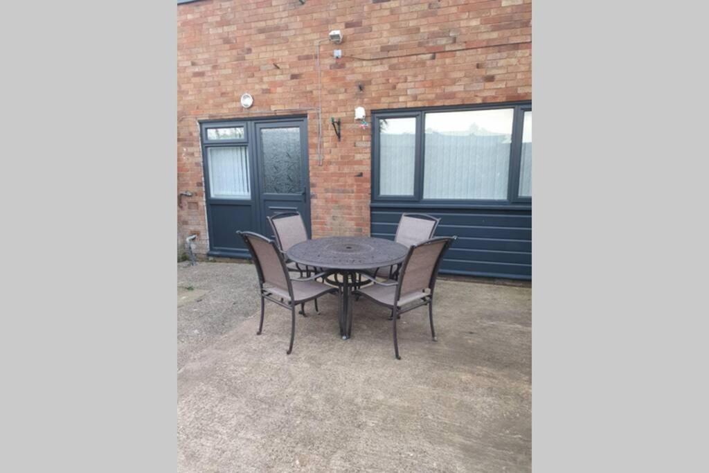 Entire House - Cheshire Oaks/Ellesmere Port Exterior photo